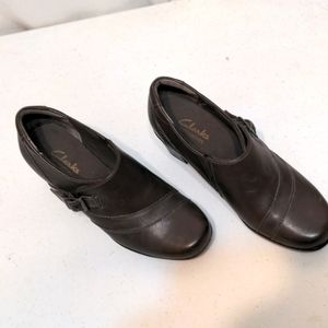 Clark's  bendables brown leather shoes 2.5" heels size 5m